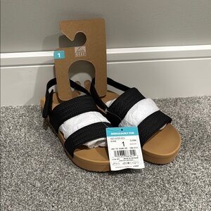 Kids Reef Black and Tan Sandals